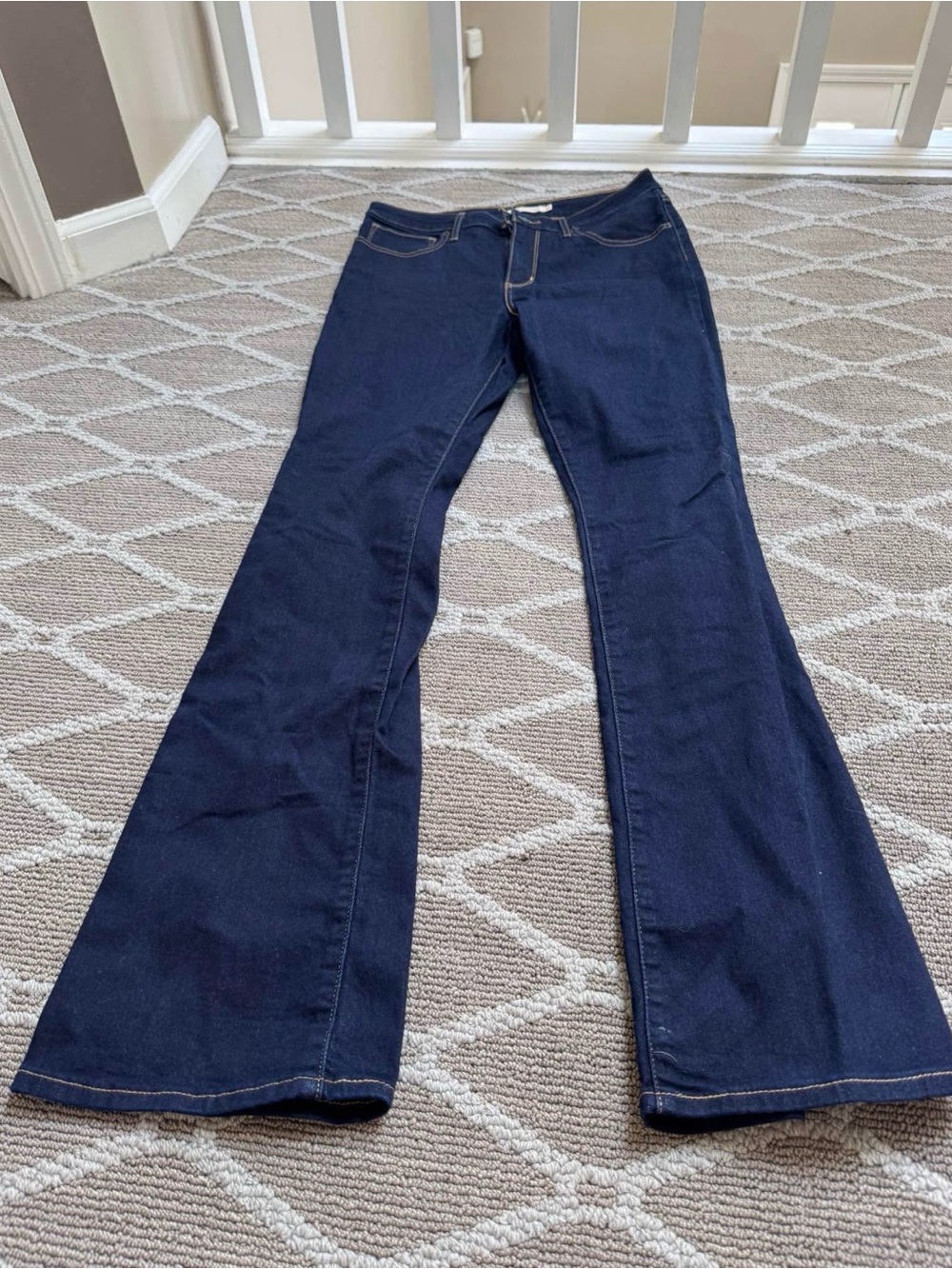 Levi’s 725 High Rise Bootcut Jeans 30